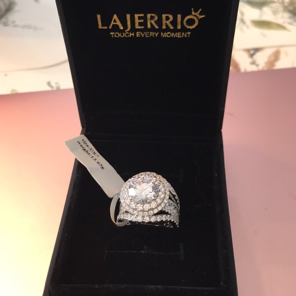 Lajerrio Round Stone Bridal Ring